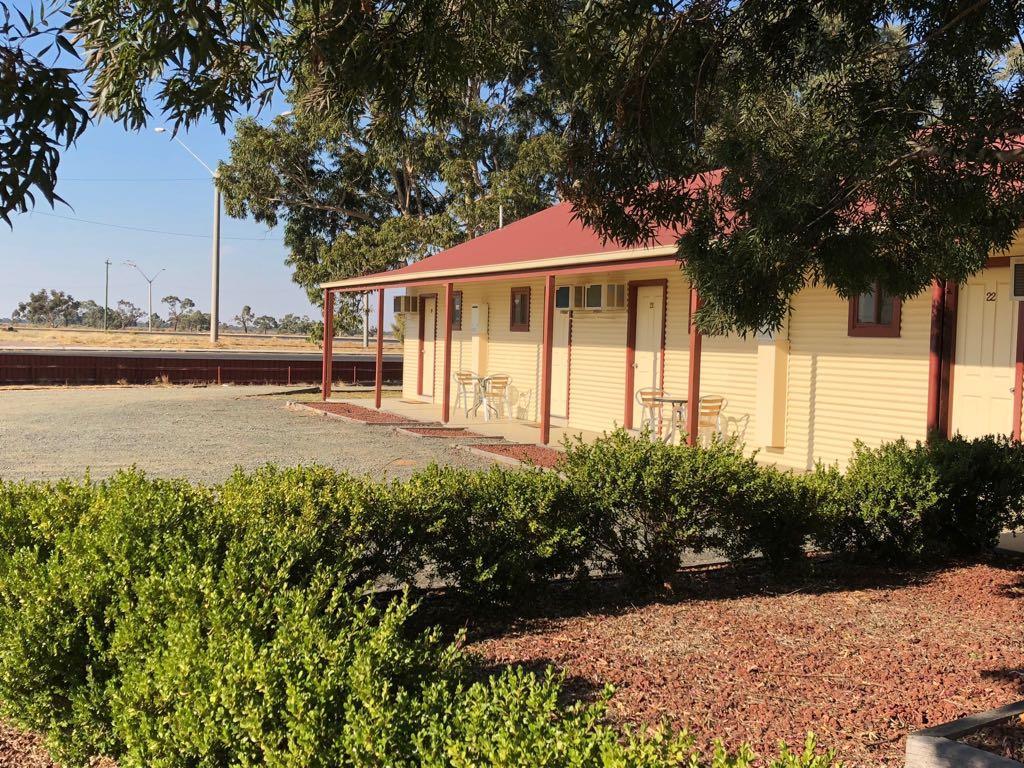 Outback Quarters Motel Hay And Restaurant Eksteriør billede